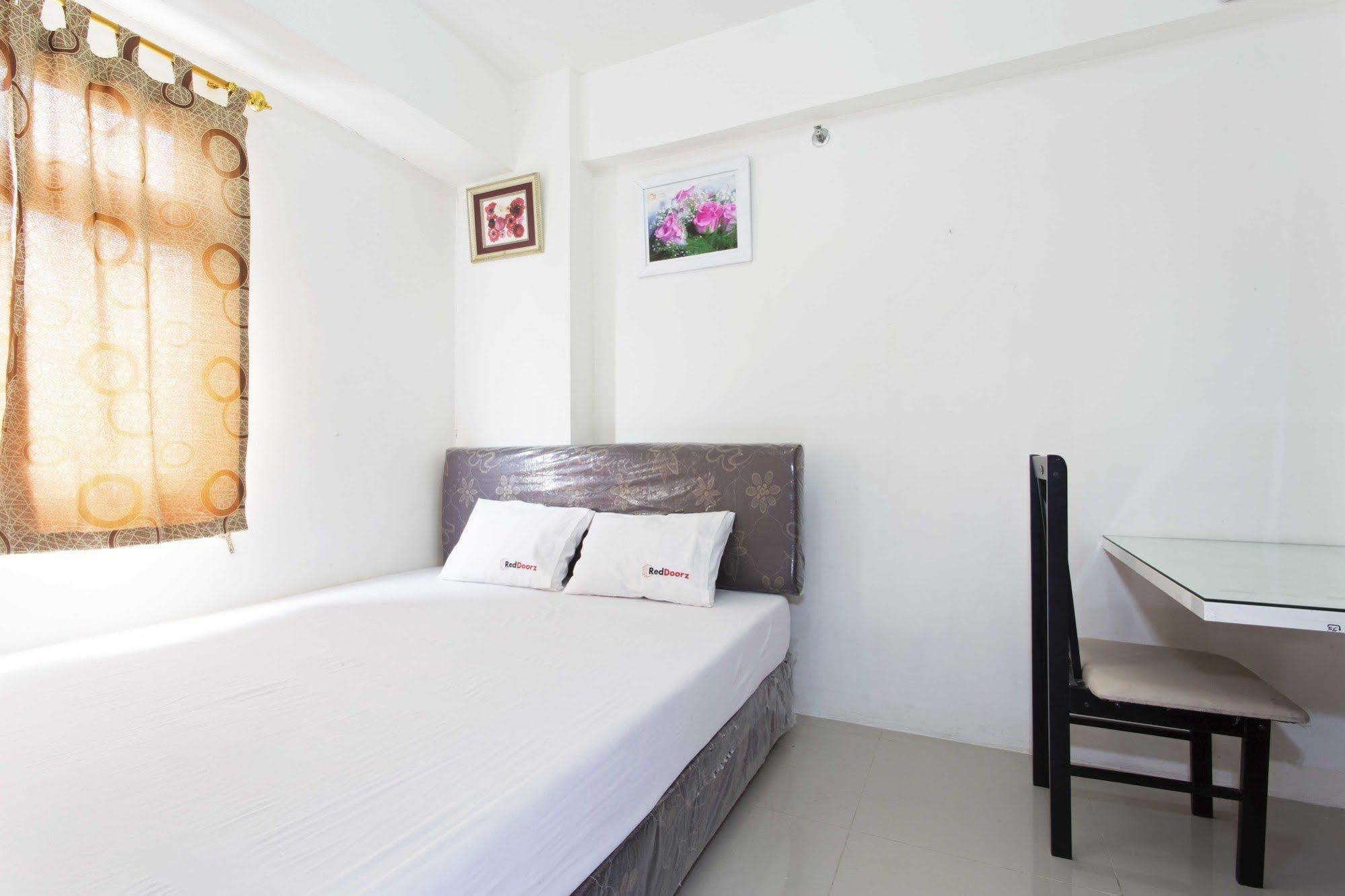 Reddoorz Apartment @ Green Pramuka Dżakarta Zewnętrze zdjęcie
