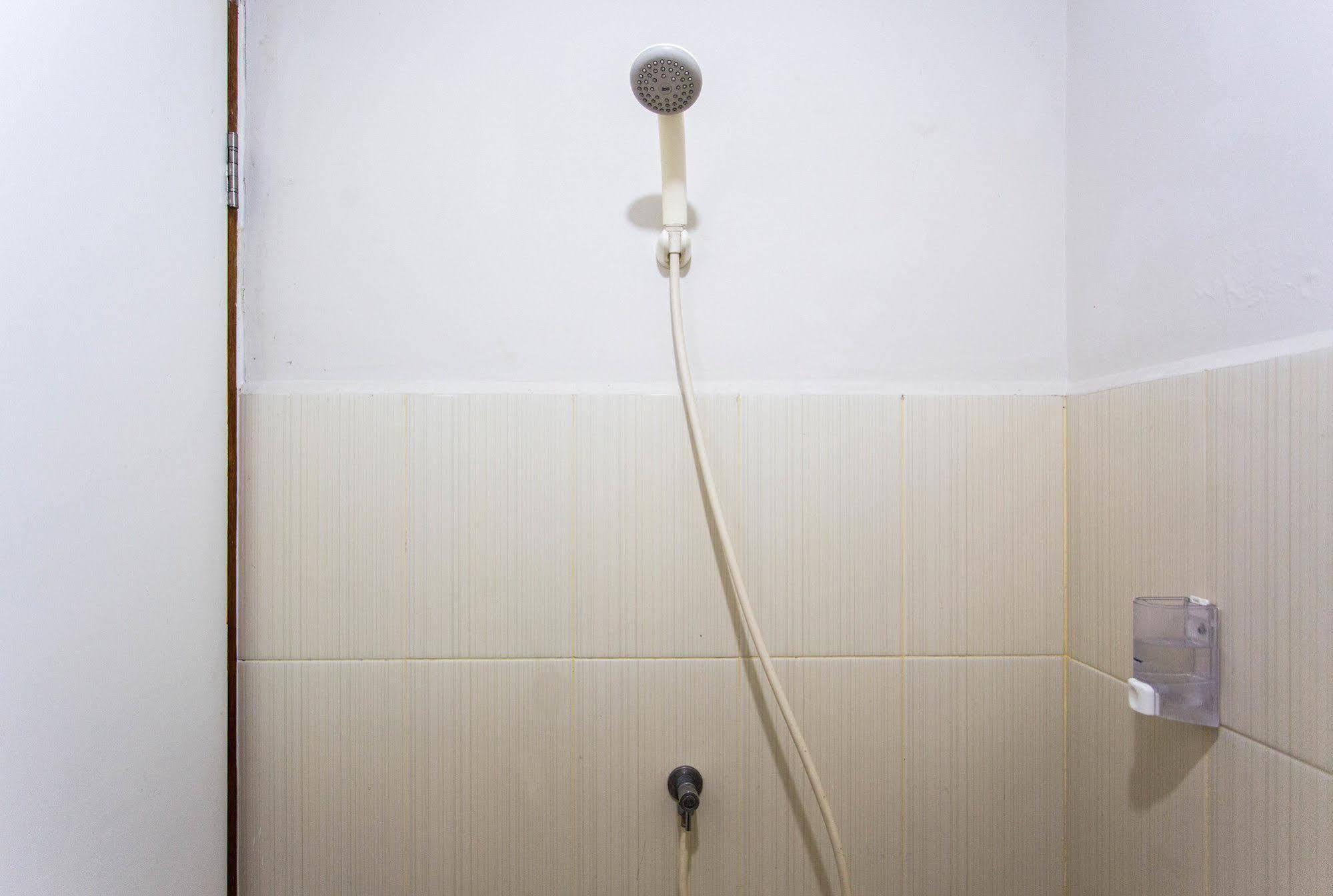 Reddoorz Apartment @ Green Pramuka Dżakarta Zewnętrze zdjęcie