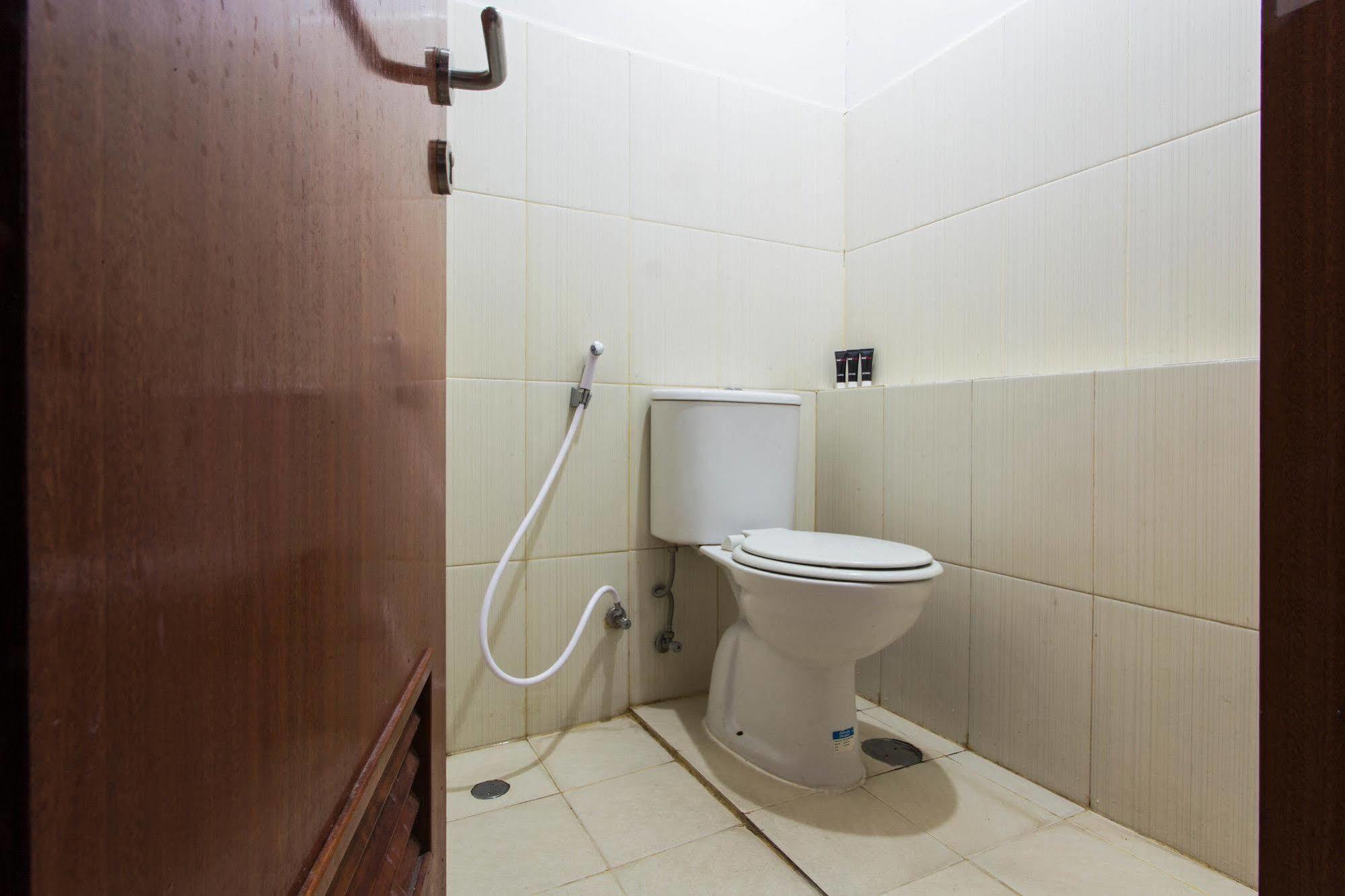 Reddoorz Apartment @ Green Pramuka Dżakarta Zewnętrze zdjęcie