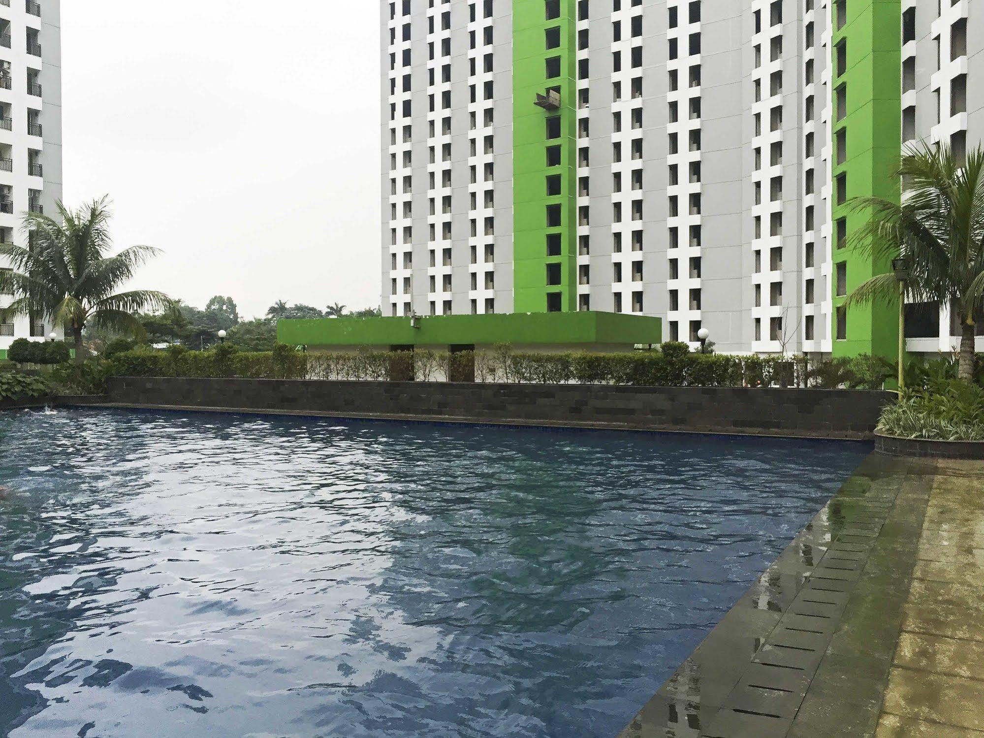 Reddoorz Apartment @ Green Pramuka Dżakarta Zewnętrze zdjęcie