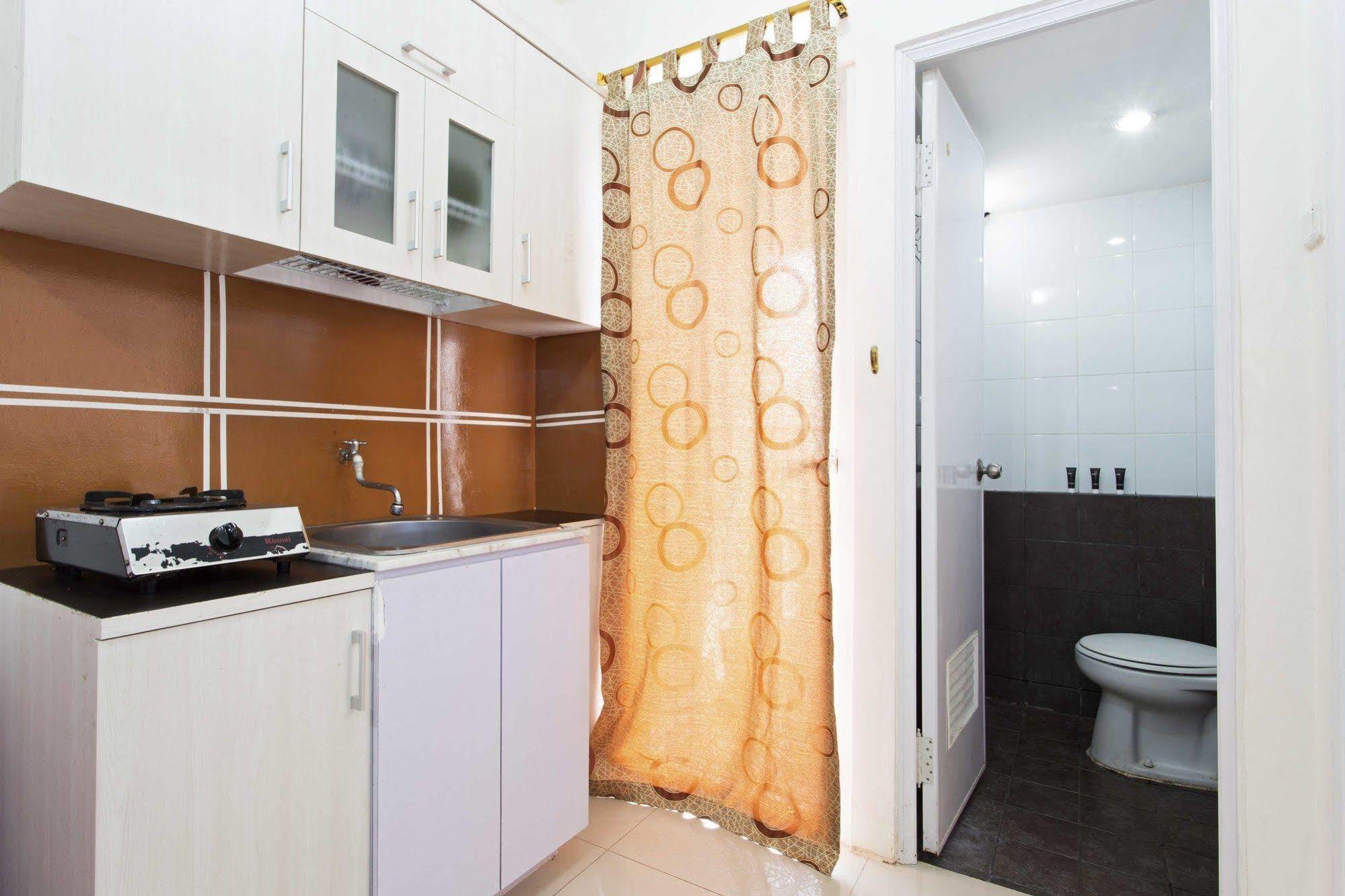 Reddoorz Apartment @ Green Pramuka Dżakarta Zewnętrze zdjęcie
