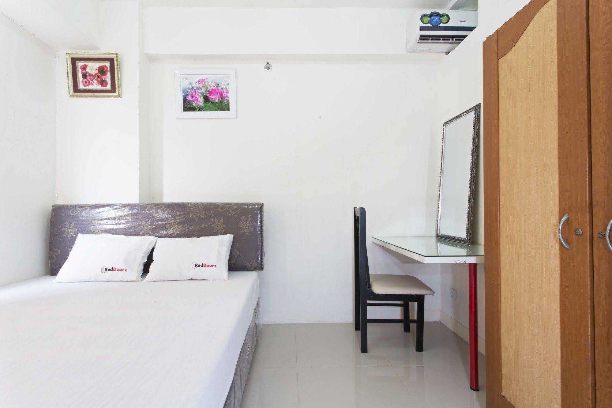 Reddoorz Apartment @ Green Pramuka Dżakarta Zewnętrze zdjęcie