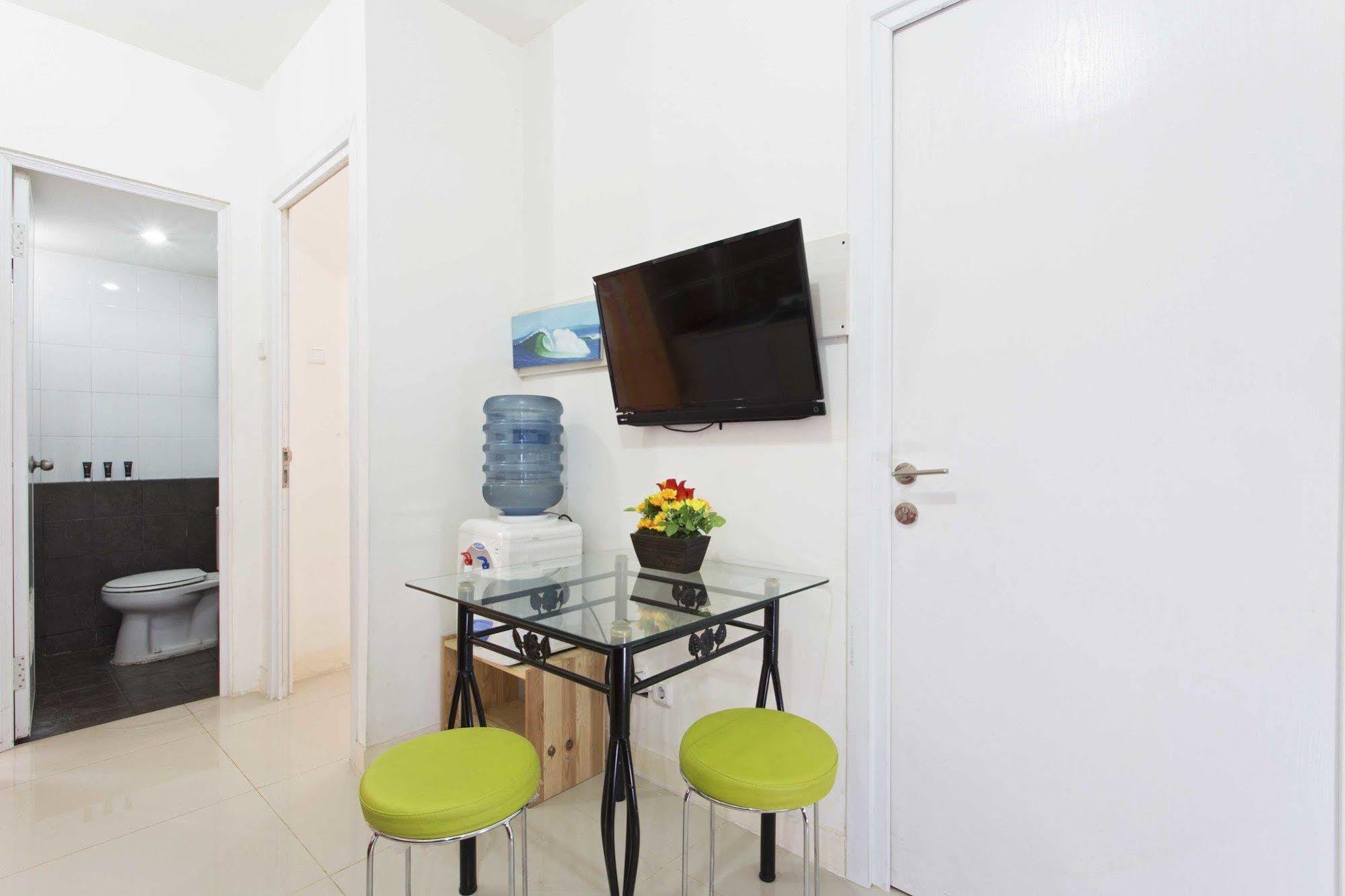 Reddoorz Apartment @ Green Pramuka Dżakarta Zewnętrze zdjęcie