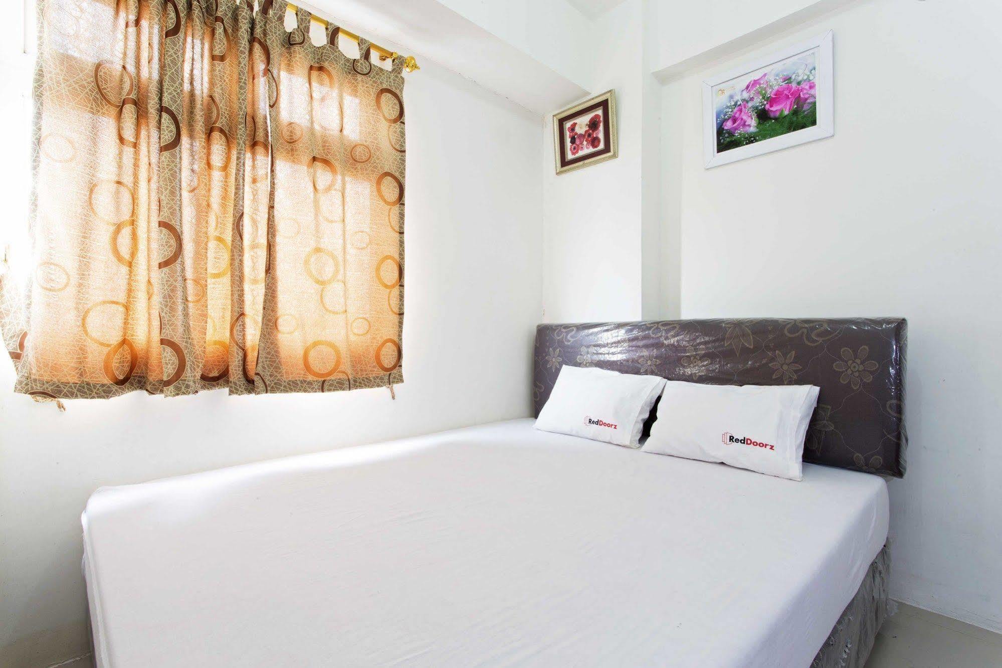 Reddoorz Apartment @ Green Pramuka Dżakarta Zewnętrze zdjęcie